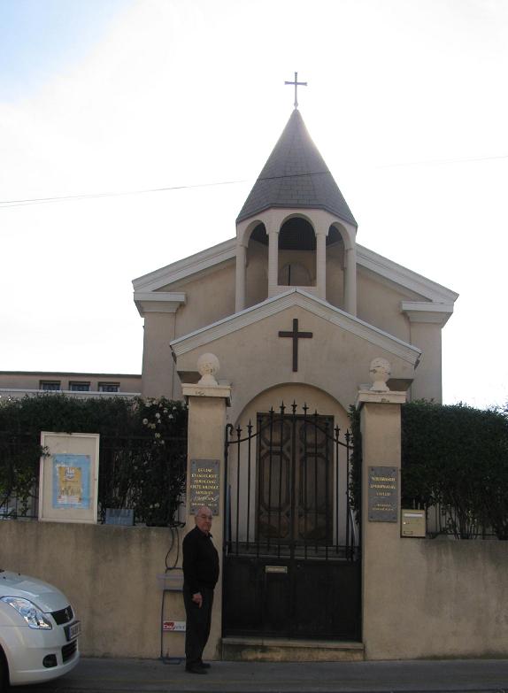 Vue extérrieure du temple (© Philippe Pilibossian) --- Cliquer pour agrandir