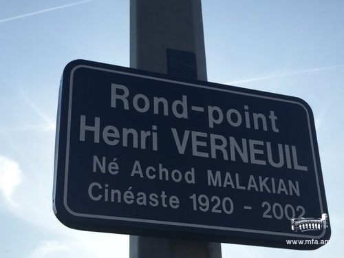 Rond-Point Henri Verneuil --- Cliquer pour agrandir
