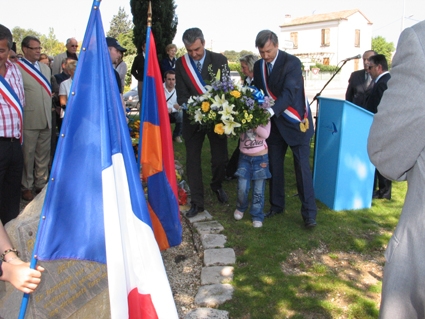 24 avril 2007 - Commémoration du génocide arménien en présence de Bernard Deflesselles, député des Bouches-du-Rhône --- Cliquer pour agrandir