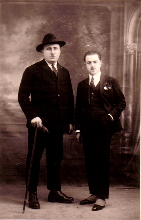 Le directeur Takvor Hatchikian et le secrétaire Alexandre Arabadjian, photo datée 23 janvier 1925  --- Cliquer pour agrandir