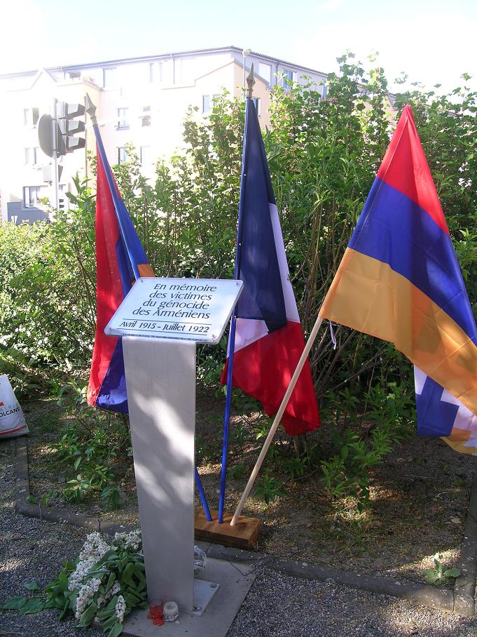 Stèle commémorative, photo du 27 avril 2017 --- Cliquer pour agrandir