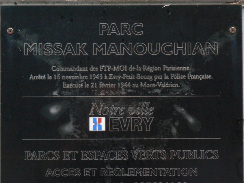 Plaque à l'entrée du parc --- Cliquer pour agrandir