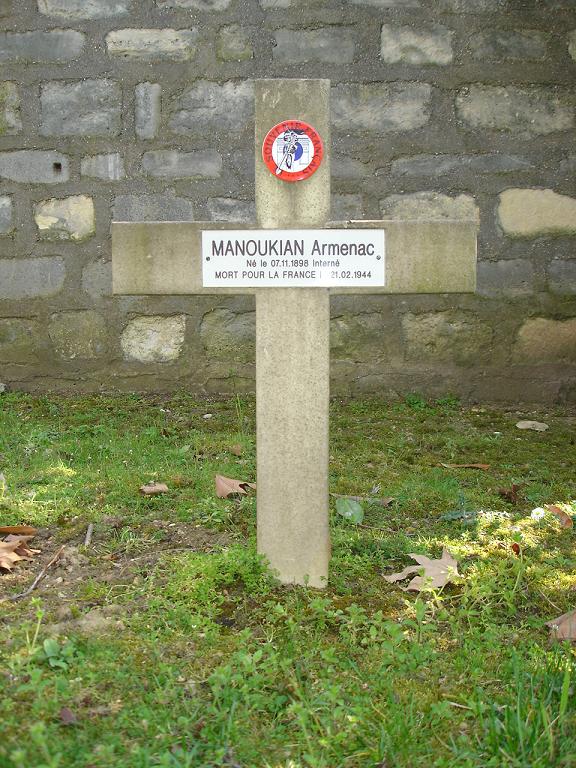 Tombe voisine, Arménag Manukian<br>(Photo JPH) --- Cliquer pour agrandir