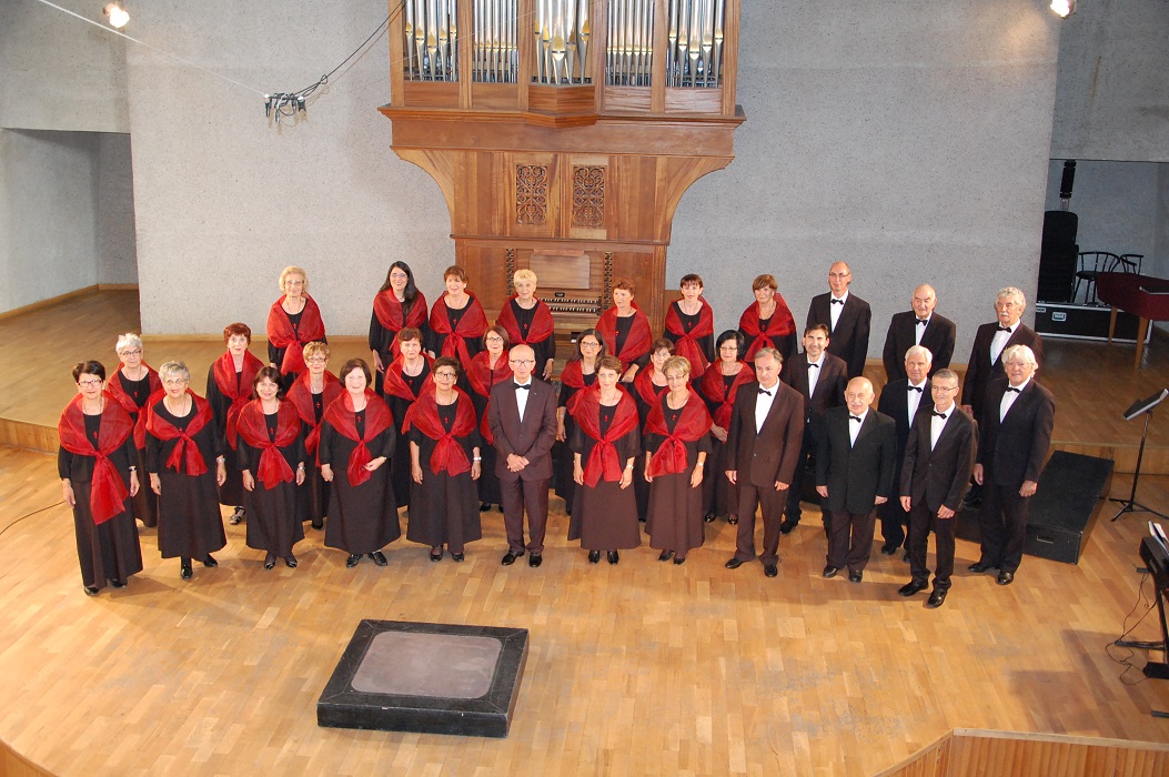 Concert le 19 juillet 2014 salle Komitas à Erevan<br>Au centre, le chef de choeur Jean Berberian --- Cliquer pour agrandir