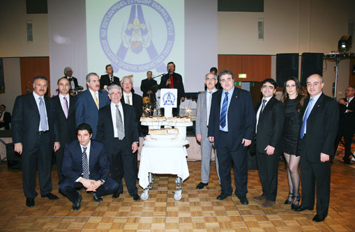 Le comité 2010 ( de gauche à droite ) <br>Hratch Sisserian, André Markarian, Aram Sisserian, Varant Bagdassarian, Anto Baharian, Levon Bagdassarian, Harout Bakalian, Nazareth Najarian, Armen Mnatzakanian, Aïda Khandjian, Harmik Ohanians --- Cliquer pour agrandir