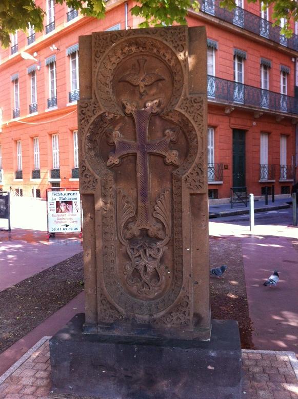 Le Khatchkar, Place d'Arménie (photo Gérard Bossière) --- Cliquer pour agrandir