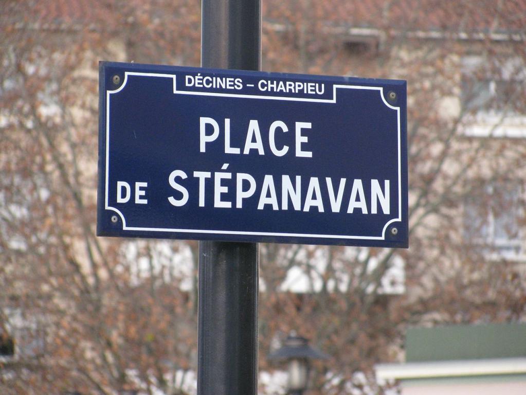 Plaque toponymique (© Philippe Pilibossian) --- Cliquer pour agrandir