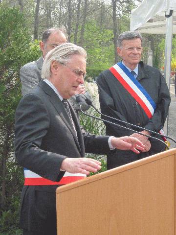 Allocution de M. Jean-Jacques Guillet, Maire de Chaville --- Cliquer pour agrandir